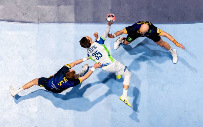 260123 Domen Makuc of Slovenia against Max Darj and Oscar Bergendahl of Sweden during the EHF European Handball Championship main round match between Slovenia and Sweden on January 23, 2026 in Malmö Photo Petter Arvidson BILDBYRAN kod PA PA1136 handball handball handball handballs em 2026 sverige sweden Slovenia slovenien ehf european handball championship bbeng  Copyright: PETTERxARVIDSON BB260123PA283