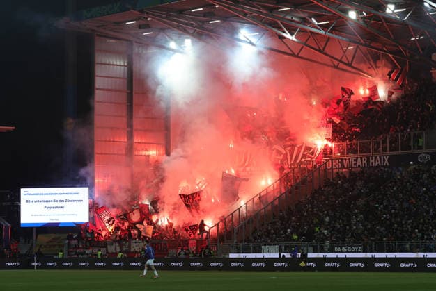 23 01 2026 Soccer Season 2025 2026 2 Soccer Bundesliga 19 Matchday SV Darmstadt 98 SVD D98 Lilien 1 FC Nürnberg FCN Club Sportfoto Zink DaMa xdaxmax DFL regulations prohibit any use of photographs as image sequences and or quasi video only for editorial use Symbolbild Symbolfoto Feature Impression Pyrotechnik Pyro Bengalfackel Bengalfackeln Rauch im Gästeblock der Clubfan Clubfans FCN Fans Fans