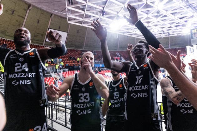 MUNICH, GERMANY - JANUARY 23: Partizan Mozzart Bet Belgrade players celebrate the overtime win of the Turkish Airlines EuroLeague match between Partizan Mozzart Bet Belgrade vs. Hapoel IBI Tel Aviv at BMW Park on round 24 of Turkish Airlines EuroLeague on January 23, 2026 in Munich, Germany. Bavaria Germany Copyright: xSteffiexWunderlx