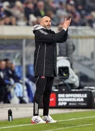 23 01 2026 Soccer Season 2025 2026 2 Soccer Bundesliga 19 Matchday SV Darmstadt 98 SVD D98 Lilien 1 FC Nürnberg FCN Club Sportfoto Zink DaMa xdaxmax DFL regulations prohibit any use of photographs as image sequences and or quasi video only for editorial use Javier Pinola Co Trainer 1 FC Nürnberg FCN applauds clapping his hands
