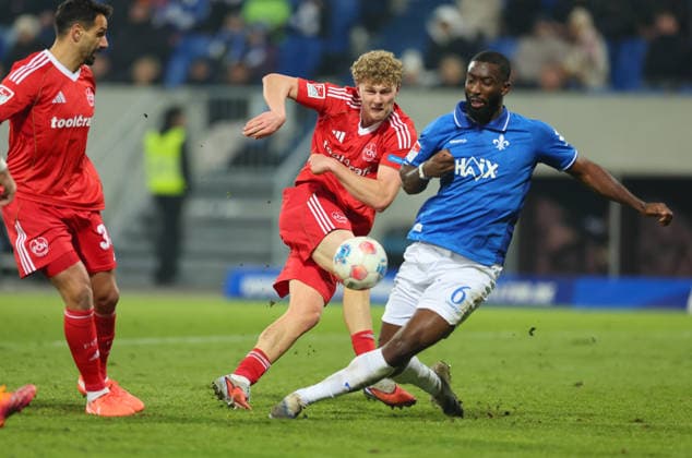 23 01 2026, Soccer 2 Bundesliga, SV Darmstadt 98 1 FC Nürnberg, emonline, emspor, despor, v l , Piet Scobel 1 FC Nürnberg , Patric Pfeiffer SV Darmstadt 98 DFL DFB REGULATIONS PROHIBIT ANY USE OF PHOTOGRAPHS AS IMAGE SEQUENCES AND OR QUASI VIDEO xdcx Copyright: HMBxMedia Claus
