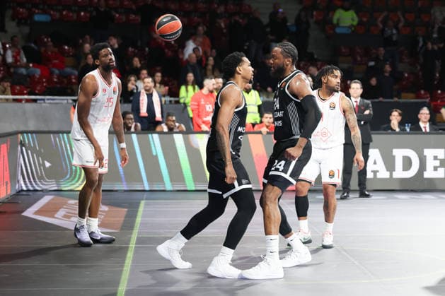 Sterling Brown Partizan Mozzart Bet Belgrade, 12 cheers with Bruno Fernando Partizan Mozzart Bet Belgrade, 24 , GER, Partizan Mozzart Bet Belgrade vs Hapoel IBI Tel Aviv, Basketball, Euroleague, Matchday 24, Season 2025 2026, 23 01 2026, 13 11 2025, GER, Partizan Mozzart Bet Belgrade vs Hapoel IBI Tel Aviv, Basketball, Euroleague, Matchday 24, Season 2025 2026, 23 01 2026 Muenchen Copyright: xEibner-Pressefoto JennixMaulx EP_JML
