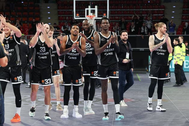 The players of Partizan Belgrade celebrate the victory with the fans, GER, Partizan Mozzart Bet Belgrade vs Hapoel IBI Tel Aviv, Basketball, Euroleague, Matchday 24, Season 2025 2026, 23 01 2026, 13 11 2025, GER, Partizan Mozzart Bet Belgrade vs Hapoel IBI Tel Aviv, Basketball, Euroleague, Matchday 24, Season 2025 2026, 23 01 2026 Muenchen Copyright: xEibner-Pressefoto JennixMaulx EP_JML