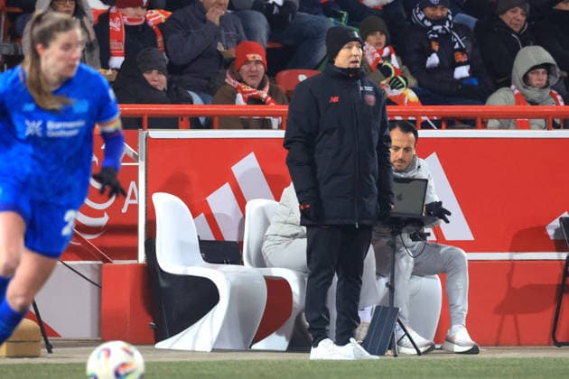 DEU, 2 BL, Frauen, 1 FC Union vs Bayer Leverkusen, 23 01 2026, Stadion Alte Foersterei, Berlin, DEU, 2 BL, Frauen, 1 FC Union vs Bayer Leverkusen, im Bild Trainer Roberto Paetzold Bayer Leverkusen DFL regulations prohibit any use of Photographs as image sequences and or quasi video nordphotoxGmbHx xEngler nph00076