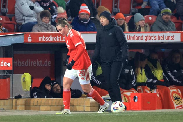 DEU, 2 BL, Frauen, 1 FC Union vs Bayer Leverkusen, 23 01 2026, Stadion Alte Foersterei, Berlin, DEU, 2 BL, Frauen, 1 FC Union vs Bayer Leverkusen, im Bild Cheftrainerin Ailien Poese 1 FC Union Berlin , Antonia Halverkamps 1 FC Union Berlin 29 DFL regulations prohibit any use of Photographs as image sequences and or quasi video nordphotoxGmbHx xEngler nph00076