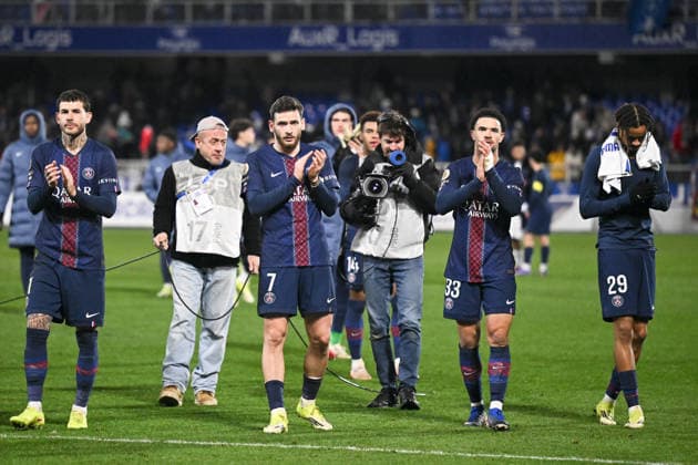 AJ Auxerre v Paris Saint-Germain - Ligue 1 McDonald s 2025 2026 21 Lucas HERNANDEZ (psg) - 07 Khvicha KVARATSKHELIA (psg) during the Ligue 1 McDonald s match between Auxerre and Paris at Stade Abbe Deschamps on January 23, 2026 in Auxerre, France. Auxerre France  Copyright: xFEPx 776348257