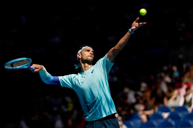 TENNIS AUSTRALIAN OPEN, Lorenzo Musetti of Italy prepares to serve during the Men™s 3rd round match against Tomas Machac of the Czech Republic on day 7 of the 2026 Australian Open tennis tournament at Melbourne Park in Melbourne, Saturday, January 24, 2026. ( NO ARCHIVING MELBOURNE VICTORIA AUSTRALIA  Copyright: xROBxPREZIOSOx 20260124182819955315