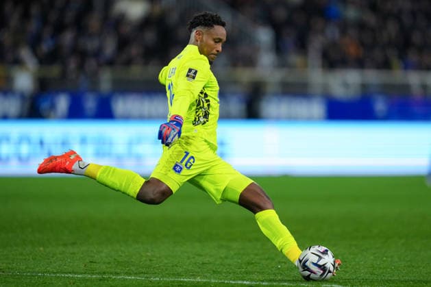 AJ Auxerre v PSG - French Ligue 1 AUXERRE, FRANCE - JANUARY 23: Donovan Leon of AJ Auxerre kicks the ball during the French Ligue 1 (L1) soccer match between AJ Auxerre and Paris Saint-Germain (PSG) at Stade de l Abbe-Deschamps stadium in Auxerre, France on January 23, 2026. Maxime Delacroix Anadolu Auxerre France. Editorial use only. Please get in touch for any other usage.  Copyright: x2026xAnadoluxMaximexDelacroixx