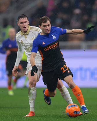 Milan, Italy, 23rd January 2026. Nicolo Barella of FC Internazionale is pursued by Michel Aebischer of Pisa SC during the Internazionale vs Pisa SC Serie A match at Giuseppe Meazza, Milan. Picture credit should read: Jonathan Moscrop Sportimage EDITORIAL USE ONLY. No use with unauthorised audio, video, data, fixture lists, club league logos or live services. Online in-match use limited to 120 images, no video emulation. No use in betting, games or single club league player publications. SPI_105_JM_INTER_PISA_ SPI-4419-0105