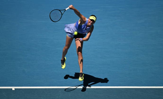TENNIS AUSTRALIAN OPEN, Amanda Anisimova of the USA serves during the Women™s 3rd round match against compatriot Peyton Stearns on day 7 of the 2026 Australian Open tennis tournament at Melbourne Park in Melbourne, Saturday, January 24, 2026. ( NO ARCHIVING MELBOURNE VICTORIA AUSTRALIA  Copyright: xLUKASxCOCHx 20260124126749682139