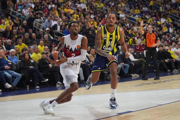 Fenerbahce Beko v Kosner Baskonia - EuroLeague ISTANBUL, TURKIYE - JANUARY 23: Armando Bacot (00) of Fenerbahce Beko in action against Kobi Simmons (2) of Kosner Baskonia during the EuroLeague week 24 basketball match between Fenerbahce Beko and Kosner Baskonia at Ulker Sports and Event Hall in Istanbul, Turkiye on January 23, 2026. Beyza Comert Anadolu Istanbul Turkey. Editorial use only. Please get in touch for any other usage.  Copyright: x2026xAnadoluxBeyzaxComertx