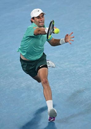 TENNIS AUSTRALIAN OPEN, Eliot Spizzirri of USA in action during the Men™s 3rd round match against Janik Sinner of Italy on day 7 of the 2026 Australian Open tennis tournament at Melbourne Park in Melbourne, Saturday, January 24, 2026. ( NO ARCHIVING MELBOURNE VICTORIA AUSTRALIA  Copyright: xLUKASxCOCHx 20260124110615290044