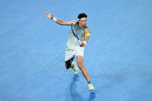 TENNIS AUSTRALIAN OPEN, Ben Shelton of USA in action during the Men™s 3rd round match against Valentin Vacherot of Monaco on day 7 of the 2026 Australian Open tennis tournament at Melbourne Park in Melbourne, Saturday, January 24, 2026. ( NO ARCHIVING MELBOURNE VICTORIA AUSTRALIA  Copyright: xJAMESxROSSx 20260124119103701533