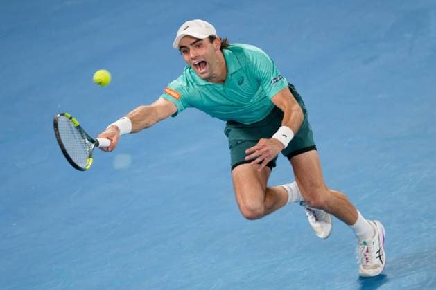 January 24, 2026: ELIOT SPIZZIRRI of the USA in action against 2nd seed JANNIK SINNER of Italy on Rod Laver Arena in a Men s Singles 3rd round match on day 7 of the 2026 Australian Open in Melbourne, Australia. SINNER won 46 63 64 64. Cal Media Melbourne Australia - ZUMAc04_ 20260124_faf_c04_006 Copyright: xSydneyxLowx