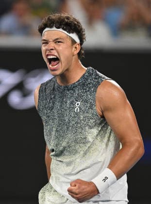 TENNIS AUSTRALIAN OPEN, Ben Shelton of USA reacts during the Men™s 3rd round match against Valentin Vacherot of Monaco on day 7 of the 2026 Australian Open tennis tournament at Melbourne Park in Melbourne, Saturday, January 24, 2026. ( NO ARCHIVING MELBOURNE VICTORIA AUSTRALIA  Copyright: xLUKASxCOCHx 20260124117075040362