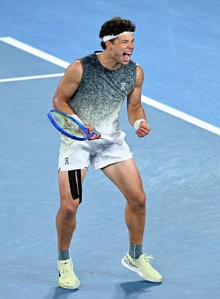 TENNIS AUSTRALIAN OPEN, Ben Shelton of USA celebrates winning the Men™s 3rd round match against Valentin Vacherot of Monaco on day 7 of the 2026 Australian Open tennis tournament at Melbourne Park in Melbourne, Saturday, January 24, 2026. ( NO ARCHIVING MELBOURNE VICTORIA AUSTRALIA  Copyright: xJAMESxROSSx 20260124190633525260