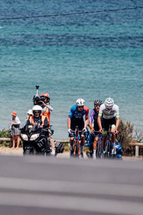 2026 Tour Down Under Stage 4 Picture by Zac Williams SWpix.com - 24 01 2026 - Cycling - 2026 Tour Down Under - Stage 4 - Brighton to Willunga - The breakaway pass by Aldinga Beach. Copyright: x xSWpix.comx(t axPhotographyxHubxLtd)xZacxWilliams SWpix.comx SWP-2645