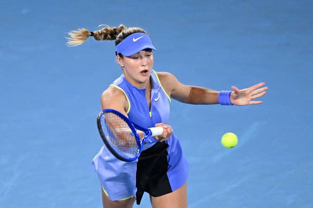 TENNIS AUSTRALIAN OPEN, Anna Kalinskaya of Russia in action during the Women™s 3rd round match against Iga Swiatek of Poland on day 7 of the 2026 Australian Open tennis tournament at Melbourne Park in Melbourne, Saturday, January 24, 2026. ( NO ARCHIVING MELBOURNE VICTORIA AUSTRALIA  Copyright: xJAMESxROSSx 20260124146756381016
