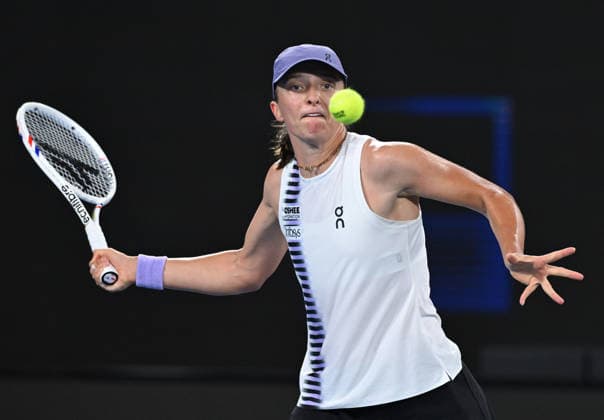 TENNIS AUSTRALIAN OPEN, Iga Swiatek of Poland in action during the Women™s 3rd round match against Anna Kalinskaya of Russia on day 7 of the 2026 Australian Open tennis tournament at Melbourne Park in Melbourne, Saturday, January 24, 2026. ( NO ARCHIVING MELBOURNE VICTORIA AUSTRALIA  Copyright: xJAMESxROSSx 20260124121391661973