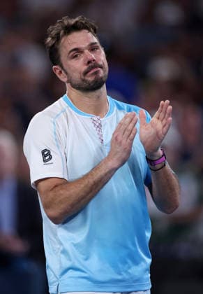 Stan Wawrinka thanks the crowd following his last ever match at the Australian Open Australian Open tennis tournament, Day Seven, Melbourne Park, Australia - 24 Jan 2026Melbourne Melbourne Park Victoria (VIC) Australia  Copyright: xEllaxLing Shutterstockx 16380459bn