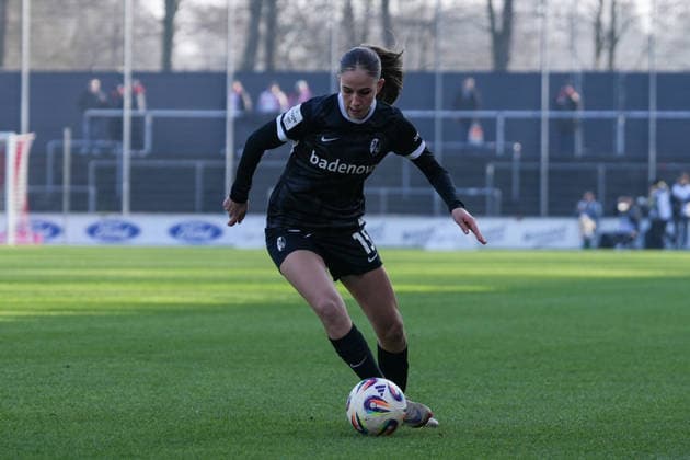 Maj Schneider SC Freiburg, 15 on the ball , Germany, Football, GooglePixel Women Bundesliga, 15 Matchday, 2025 2026, 1 FC Köln vs SC Freiburg, 24 01 2026, Franz Kremer Stadion, Cologne, Germany DFB REGULATIONS PROHIBIT ANY USE OF PHOTOGRAPHS AS IMAGE SEQUENCES AND OR QUASI VIDEO Cologne Franz Kremer Stadion North Rhine-Westphalia Germany Copyright: xArnexAmbergx