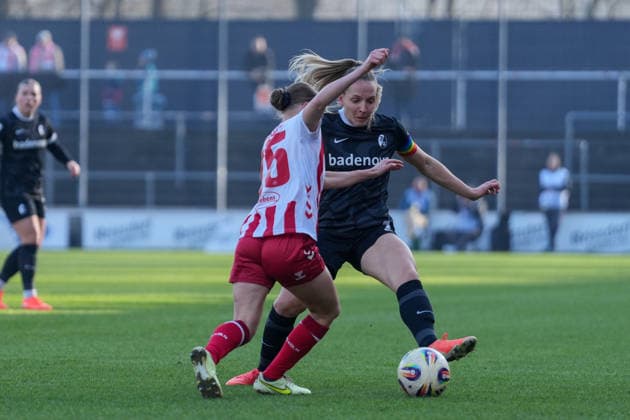 Laura Donhauser 1 FC Köln Frauen, 25 in duel with Lisa Karl SC Freiburg, 02 , Germany, Soccer, GooglePixel Women Bundesliga, 15 Matchday, 2025 2026, 1 FC Köln vs SC Freiburg, 24 01 2026, Franz Kremer Stadion, Köln, Germany DFB REGULATIONS PROHIBIT ANY USE OF PHOTOGRAPHS AS IMAGE SEQUENCES AND OR QUASI VIDEO Köln Franz Kremer Stadion Nordrhein Westfalen Germany Copyright: xArnexAmbergx