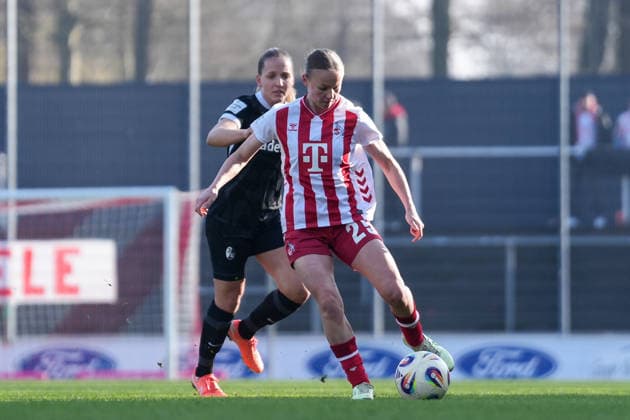 Lisa Karl SC Freiburg, 02 in duel with Laura Donhauser 1 FC Köln Women, 25 , Germany, Soccer, GooglePixel Women Bundesliga, 15 Matchday, 2025 2026, 1 FC Köln vs SC Freiburg, 24 01 2026, Franz Kremer Stadion, Köln, Germany DFB REGULATIONS PROHIBIT ANY USE OF PHOTOGRAPHS AS IMAGE SEQUENCES AND OR QUASI VIDEO Köln Franz Kremer Stadion Nordrhein Westfalen Germany Copyright: xArnexAmbergx