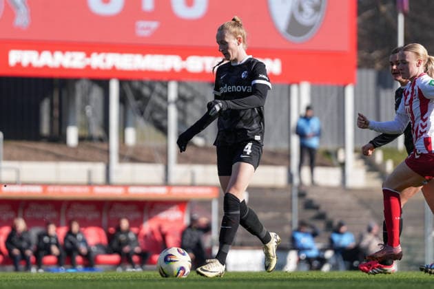 Meret Felde SC Freiburg, 04 am Ball , Germany, Football, GooglePixel Women Bundesliga, 15 Matchday, 2025 2026, 1 FC Köln vs SC Freiburg, 24 01 2026, Franz Kremer Stadion, Cologne, Germany DFB REGULATIONS PROHIBIT ANY USE OF PHOTOGRAPHS AS IMAGE SEQUENCES AND OR QUASI VIDEO Köln Franz Kremer Stadion Nordrhein Westfalen Germany Copyright: xArnexAmbergx