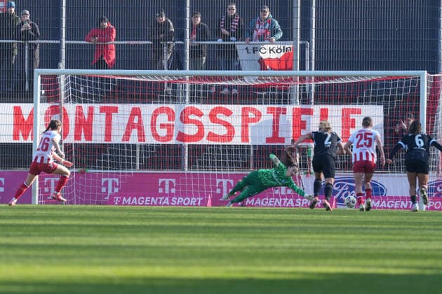 Martyna Wiankowska 1 FC Köln Frauen, 26 scores a goal, penalty, Laura Benkarth SC Freiburg, 01 , Germany, Soccer, GooglePixel Women Bundesliga, 15 Matchday, 2025 2026, 1 FC Köln vs SC Freiburg, 24 01 2026, Franz Kremer Stadion, Cologne, Germany DFB REGULATIONS PROHIBIT ANY USE OF PHOTOGRAPHS AS IMAGE SEQUENCES AND OR QUASI VIDEO Köln Franz Kremer Stadion Nordrhein Westfalen Germany Copyright: xArnexAmbergx