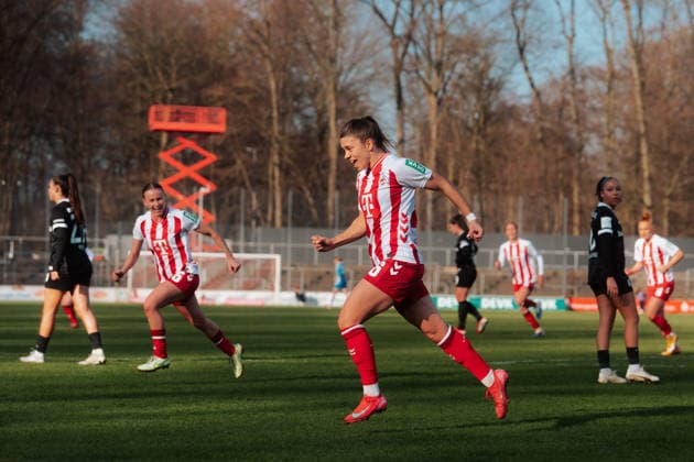 24 01 26, Women, Football, Google Pixel Womens Bundesliga, Season 2025 2026, 1 FC Köln SC Freiburg, Matchday 15 Martyna Wiankowska 26 1 FC Köln Celebrating the goal for 1 0 Köln Franz Kremer Stadion NRW Germany