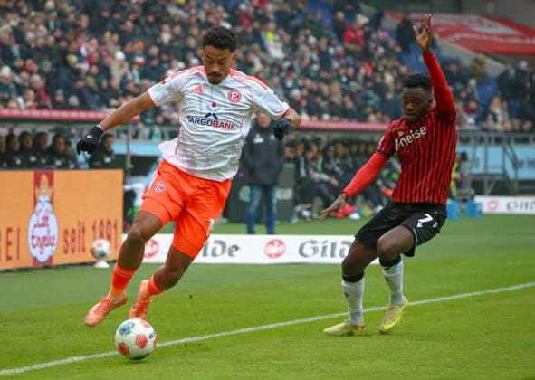 Germany Soccer 2 Bundesliga 2025 26, 19 Matchday Hannover 96 Fortuna Düsseldorf Heinz von Heiden Arena Stadion Hannover Emmanuel Iyoha Fortuna Düsseldorf, 19 Mustapha Bundu Hannover 96, 7 Hannover Copyright: xAymanxAlahmedx