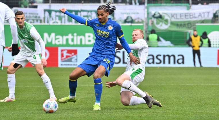 24 01 2026 Soccer Season 2025 2026 2 Soccer Bundesliga 19 Matchday SpVgg Greuther Fürth SGF Kleeblatt Eintracht Braunschweig BTSV EBS Sportfoto Zink xwoxzix DFL regulations prohibit any use of photographs as image sequences and or quasi video only for editorial use Sidi Sane 24, Eintracht Braunschweig BTSV EBS Paul Will 13, SpVgg Greuther Fürth