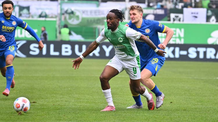 24 01 2026 Soccer Season 2025 2026 2 Soccer Bundesliga 19 Matchday SpVgg Greuther Fürth SGF Kleeblatt Eintracht Braunschweig BTSV EBS Sportfoto Zink xwoxzix DFL regulations prohibit any use of photographs as image sequences and or quasi video only for editorial use Noel Futkeu 9, SpVgg Greuther Fürth Lukas Frenkert 29, Eintracht Braunschweig BTSV EBS