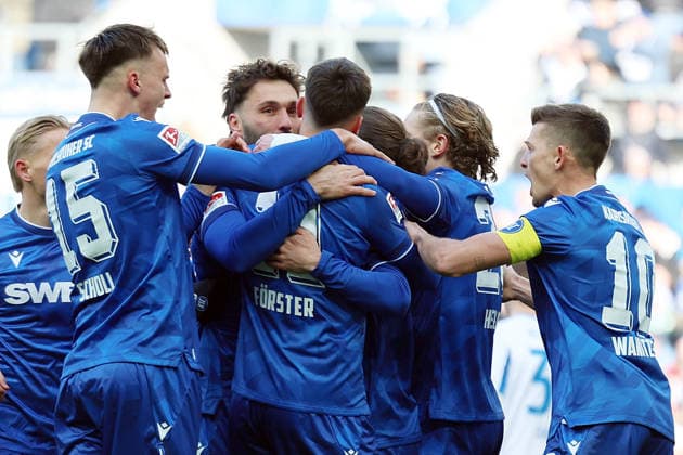 24 01 2026, xrekx, Fußball 2 Bundesliga, Karlsruher SC Hertha BSC Berlin v l Torjubel nach dem Tor zum celebrating the goal celebrate 1 0 durch Fabian Schleusener Karlsruher SC DFL DFB REGULATIONS PROHIBIT ANY USE OF PHOTOGRAPHS as IMAGE SEQUENCES and or QUASI VIDEO Karlsruhe