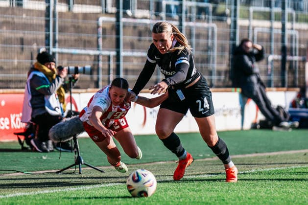 Google Pixel Womens Bundesliga 1 FC Köln SC Freiburg 24 01 2026 Laura Donhauser 1 FC Köln, 25 in duel with Ingibjörg Sigurdardóttir SC Freiburg, 24 Google Pixel Womens Bundesliga 1 FC Köln SC Freiburg Köln, Franz Kremer Stadion 24 01 2025 DFB REGULATIONS PROHIBIT ANY USE OF PHOTOGRAPHS AS IMAGE SEQUENCES AND OR QUASI VIDEO Copyright: xBEAUTIFULxSPORTS Freisenx