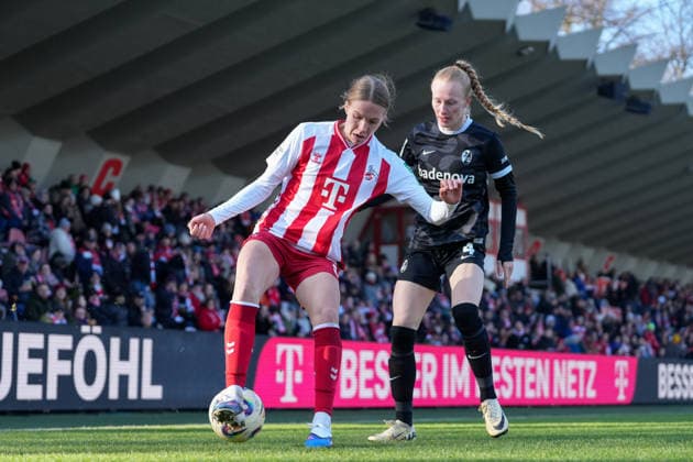 Celina Degen 1 FC Köln Frauen, 05 in duel with Meret Felde SC Freiburg, 04 , Germany, Soccer, GooglePixel Frauen Bundesliga, 15 Spieltag, 2025 2026, 1 FC Köln vs SC Freiburg, 24 01 2026, Franz Kremer Stadion, Köln, Germany DFB REGULATIONS PROHIBIT ANY USE OF PHOTOGRAPHS AS IMAGE SEQUENCES AND OR QUASI VIDEO Köln Franz Kremer Stadion Nordrhein Westfalen Germany Copyright: xArnexAmbergx