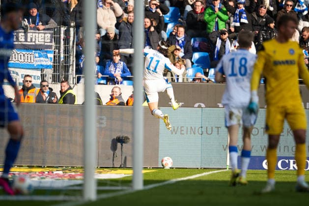 Soccer 2 Bundesliga, Matchday 19, Karlsruher SC Hertha BSC on 24 01 2026 in Karlsruhe BBBank Wildpark , Germany, Season 2025 2026 DFB DFL REGULATIONS PROHIBIT ANY USE OF PHOTOGRAPHS as IMAGE SEQUENCES and or QUASI VIDEO Fabian Reese 11, BSC cheers after his goal for 1 1 Karlsruhe BBBank Wildpark Germany Copyright: xChristophxKinzingerx