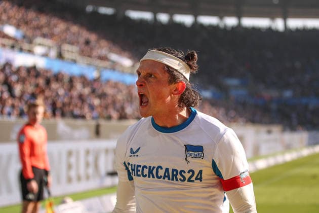 Reese Fabian Hertha BSC, 11 celebrates his goal to equalize 1 1, Karlsruher SC vs Hertha BSC, 2 Bundesliga, 19 Matchday, 2025 2026, 24 01 2026, DFL REGULATIONS PROHIBIT ANY USE OF PHOTOGRAPHS AS IMAGE SEQUENCES AND OR QUASI VIDEO, Karlsruher SC vs Hertha BSC, 2 Bundesliga, 19 Matchday, 2025 2026, 24 01 2026 Karlsruhe Copyright: xEibner-Pressefoto JanxPrihodax EP_JPA