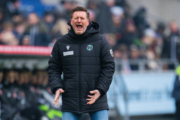 24 01 2026 Soccer, 2025 2026, 2 Bundesliga, Matchday 19, Hannover 96 Fortuna Düsseldorf Christian Titz Coach Hannover DFL REGULATIONS PROHIBIT ANY USE OF PHOTOGRAPHS AS IMAGE SEQUENCES AND OR QUASI VIDEO
