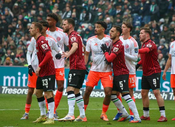 Germany Football 2 Bundesliga 2025 26, 19 Matchday Hannover 96 Fortuna Düsseldorf Heinz von Heiden Arena Stadion Hannover Maurice Neubauer Hannover 96, 33 Elias Egouli Fortuna Düsseldorf, 44 Virgil GhiÅ£Äƒ Virgil Ghita Hannover 96, 5 Benjamin Källman Benjamin Kallman Hannover 96, 9 Emmanuel Iyoha Fortuna Düsseldorf, 19 Cedric Itten Fortuna Düsseldorf, 13 Hannover Copyright: xAymanxAlahmedx