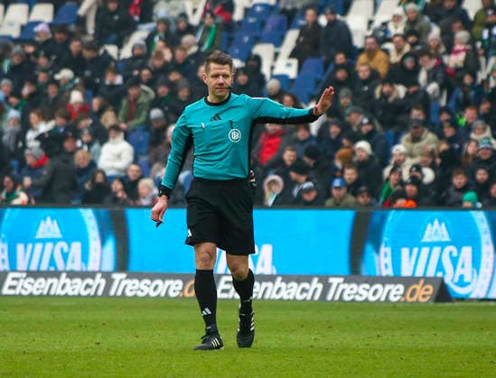 Germany Soccer 2 Bundesliga 2025 26, 19 Matchday Hannover 96 Fortuna Düsseldorf Heinz von Heiden Arena Stadion Hannover Referee Patrick Ittrich Hannover Copyright: xAymanxAlahmedx