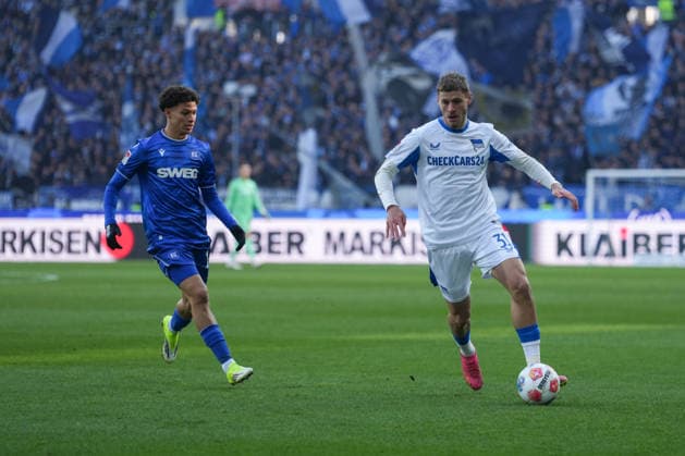 2 Bundesliga, Karlsruher SC vs Hertha BSC, 24 01 2026 Louey Ben Farhat Karlsruher SC, 19 behind Márton Dárdai Hertha BSC, 31 with the ball 2 Bundesliga, Karlsruher SC vs Hertha BSC, BBBank Wildpark Karlsruhe, 24 01 2026 DFB DFL REGULATIONS PROHIBIT ANY USE OF PHOTOGRAPHS AS IMAGE SEQUENCES AND OR QUASI VIDEO Copyright: xBEAUTIFULxSPORTS Boscox
