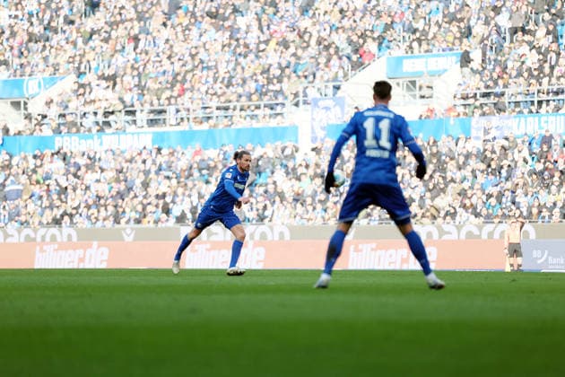 24 01 2026, xrekx, Soccer 2 Bundesliga, Karlsruher SC Hertha BSC Berlin v l Goal shot to 2 1 by Sebastian Jung Karlsruher SC DFL DFB REGULATIONS PROHIBIT ANY USE OF PHOTOGRAPHS as IMAGE SEQUENCES and or QUASI VIDEO Karlsruhe