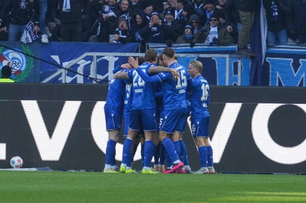 2 Bundesliga, Karlsruher SC vs Hertha BSC, 24 01 2026 Goal celebration for 1 0 by Fabian Schleusener Karlsruher SC, 24 2 Bundesliga, Karlsruher SC vs Hertha BSC, BBBank Wildpark Karlsruhe, 24 01 2026 DFB DFL REGULATIONS PROHIBIT ANY USE OF PHOTOGRAPHS AS IMAGE SEQUENCES AND OR QUASI VIDEO Copyright: xBEAUTIFULxSPORTS Boscox
