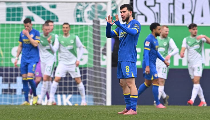 24 01 2026 Soccer Season 2025 2026 2 Soccer Bundesliga 19 Matchday SpVgg Greuther Fürth SGF Kleeblatt Eintracht Braunschweig BTSV EBS Sportfoto Zink xwoxzix DFL regulations prohibit any use of photographs as image sequences and or quasi video only for editorial use Mehmet Aydin 8, Eintracht Braunschweig BTSV EBS