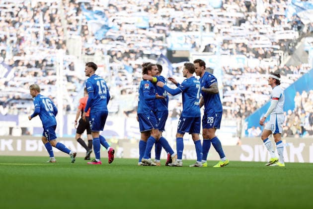 24 01 2026, xrekx, Fußball 2 Bundesliga, Karlsruher SC Hertha BSC Berlin v l Torjubel nach dem Tor zum celebrating the goal celebrate 2 1 durch Sebastian Jung Karlsruher SC DFL DFB REGULATIONS PROHIBIT ANY USE OF PHOTOGRAPHS as IMAGE SEQUENCES and or QUASI VIDEO Karlsruhe
