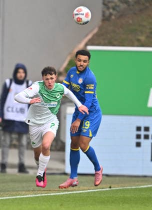 24 01 2026 Soccer Season 2025 2026 2 Soccer Bundesliga 19 Matchday SpVgg Greuther Fürth SGF Kleeblatt Eintracht Braunschweig BTSV EBS Sportfoto Zink xwoxzix DFL regulations prohibit any use of photographs as image sequences and or quasi video only for editorial use Lukas Reich 2, SpVgg Greuther Fürth Leon Bell Bell 19, Eintracht Braunschweig BTSV EBS