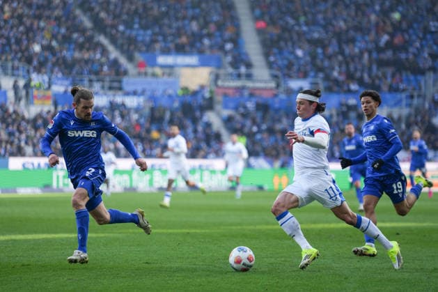 2 Bundesliga, Karlsruher SC vs Hertha BSC, 24 01 2026 duel between Sebastian Jung Karlsruher SC, 2 and Fabian Reese Hertha BSC, 11 2 Bundesliga, Karlsruher SC vs Hertha BSC, BBBank Wildpark Karlsruhe, 24 01 2026 DFB DFL REGULATIONS PROHIBIT ANY USE OF PHOTOGRAPHS AS IMAGE SEQUENCES AND OR QUASI VIDEO Copyright: xBEAUTIFULxSPORTS Boscox
