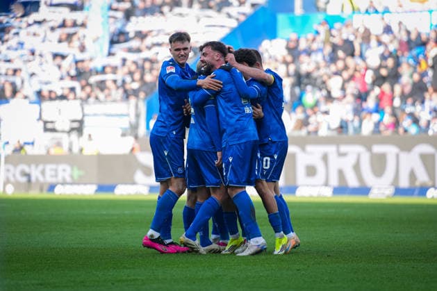 Germany, Football, 2 Bundesliga, Season 2025 2026, Karlsruher SC vs Herta BSC BBBank Wildpark Karlsruhe Sebastian Jung Karlsruher SC, 2 Goal, Cheering, Karlsruhe BBBank Wildpark Baden Württemberg Germany Copyright: xFINLEYxMÖRCHx