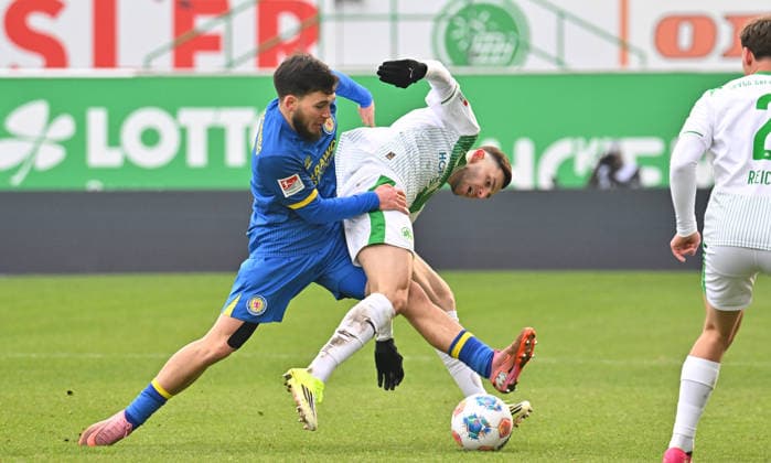 24 01 2026 Soccer Season 2025 2026 2 Soccer Bundesliga 19 Matchday SpVgg Greuther Fürth SGF Kleeblatt Eintracht Braunschweig BTSV EBS Sportfoto Zink MeZi xmexzix DFL regulations prohibit any use of photographs as image sequences and or quasi video only for editorial use Mehmet Aydin 8, Eintracht Braunschweig BTSV EBS Branimir Hrgota 10, SpVgg Greuther Fürth, rechts